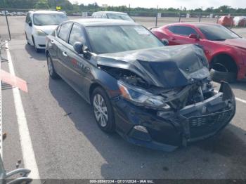  Salvage Nissan Altima