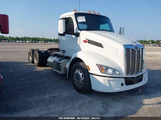  Salvage Peterbilt 579