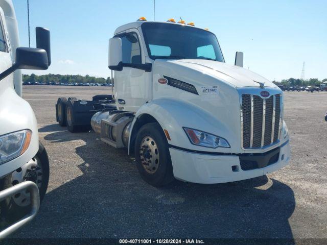  Salvage Peterbilt 579