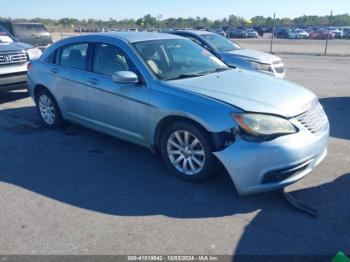  Salvage Chrysler 200