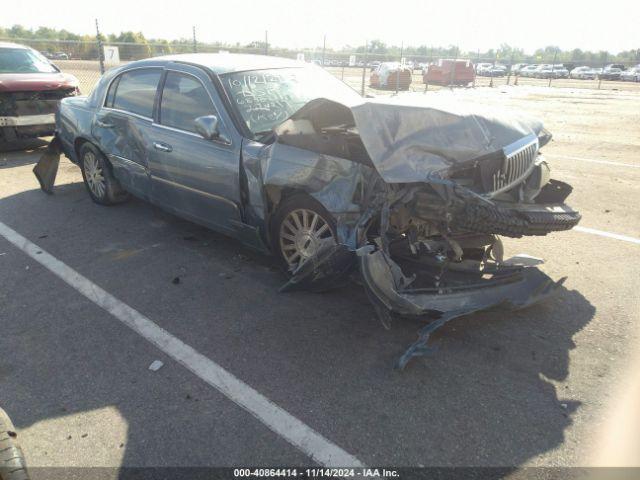  Salvage Lincoln Towncar