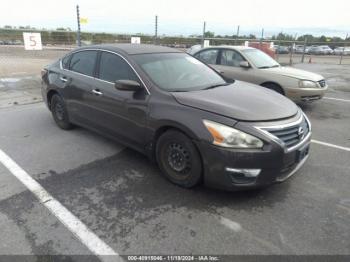  Salvage Nissan Altima