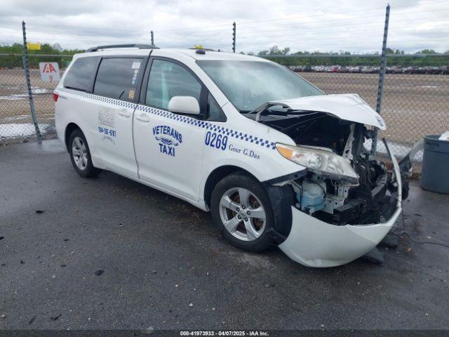  Salvage Toyota Sienna