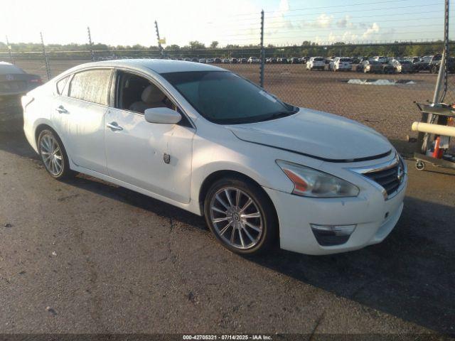  Salvage Nissan Altima
