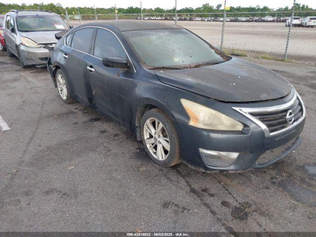  Salvage Nissan Altima