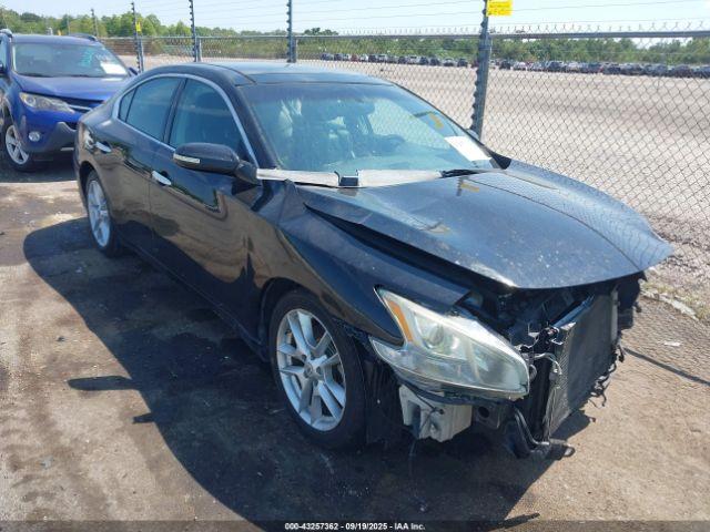  Salvage Nissan Maxima