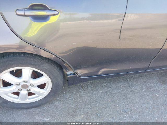 Toyota Camry Le Image 6