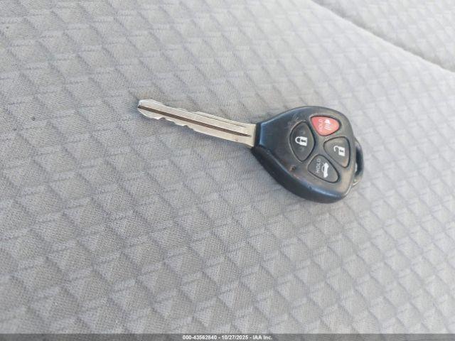 Toyota Camry Le Image 11