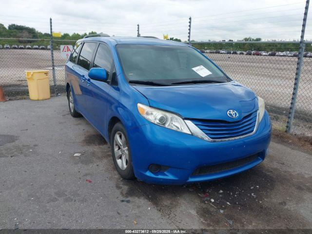  Salvage Toyota Sienna