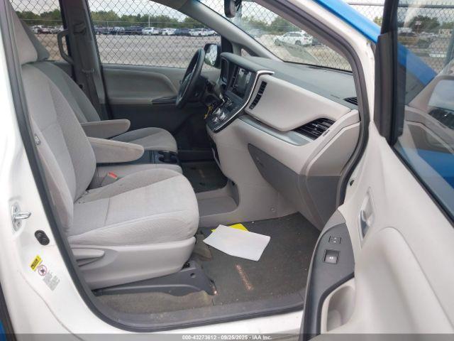 Toyota Sienna Le 8 Passenger Image 10