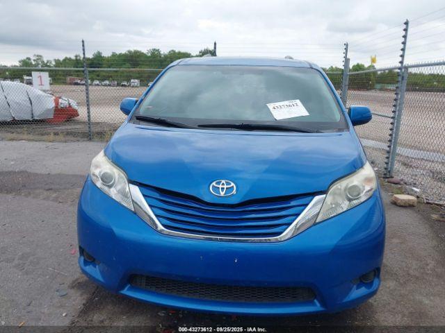 Toyota Sienna Le 8 Passenger Image 12