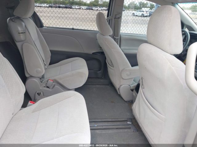 Toyota Sienna Le 8 Passenger Image 13