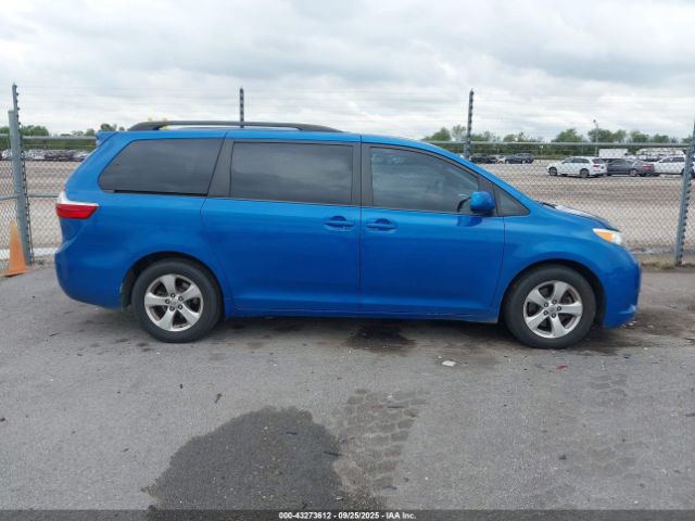 Toyota Sienna Le 8 Passenger Image 16