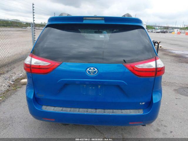 Toyota Sienna Le 8 Passenger Image 6