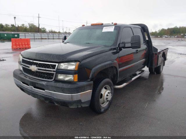Chevrolet Silverado 3500 Work Truck Image 3