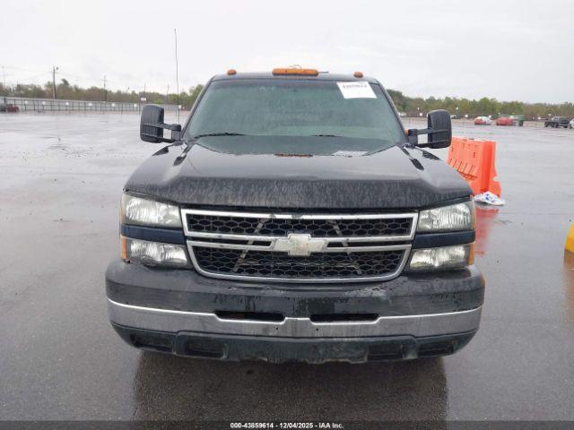 Chevrolet Silverado 3500 Work Truck Image 7