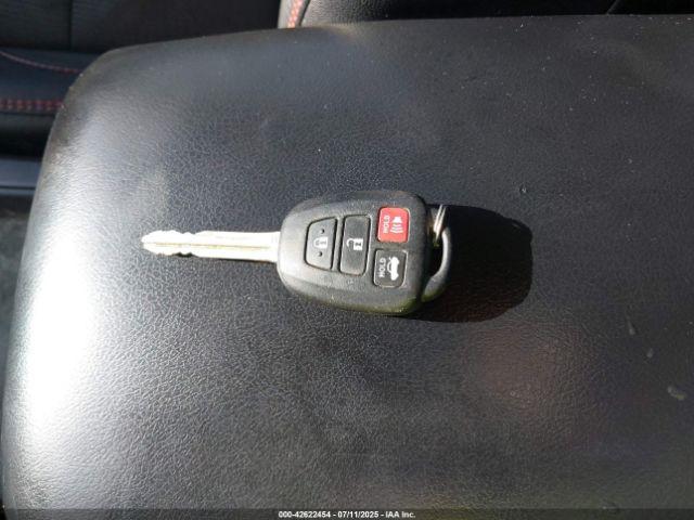 Toyota Camry Se Image 12