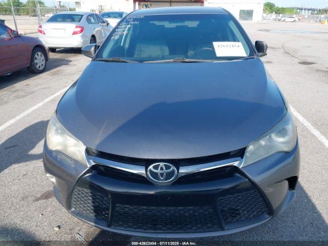 Toyota Camry Se Image 11