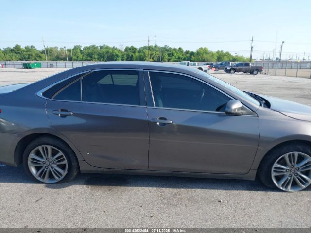 Toyota Camry Se Image 10