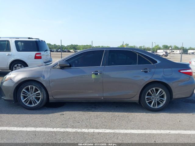 Toyota Camry Se Image 16