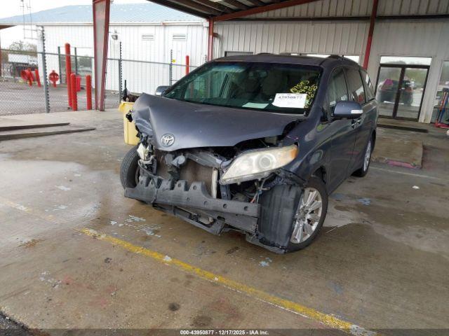 Toyota Sienna Limited V6 7 Passenger Image 6