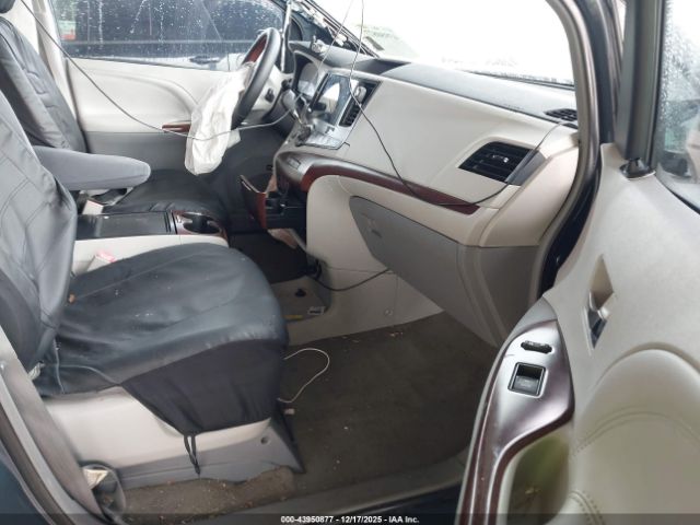 Toyota Sienna Limited V6 7 Passenger Image 5