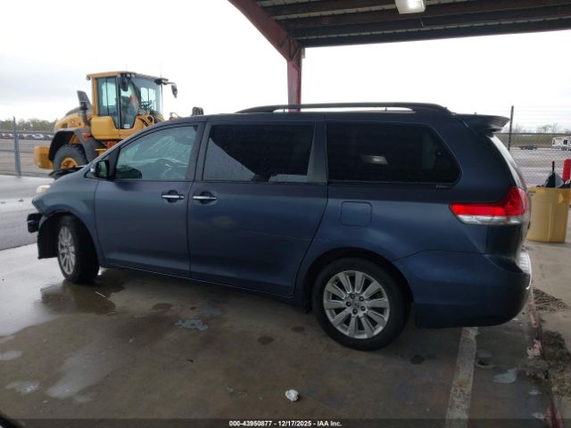 Toyota Sienna Limited V6 7 Passenger Image 13