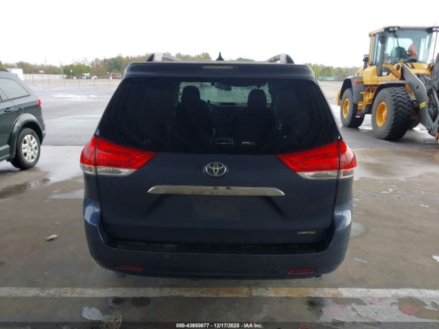 Toyota Sienna Limited V6 7 Passenger Image 2