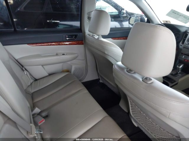 Subaru Outback 2.5i Limited Image 6