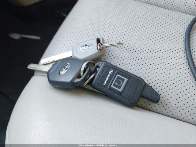 Subaru Outback 2.5i Limited Image 2