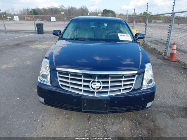 Cadillac DTS 1sb Image 8