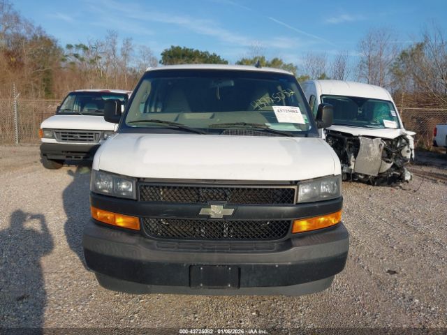 Chevrolet Express Work Van Image 12