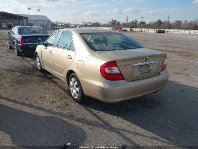 Toyota Camry Le Image 2