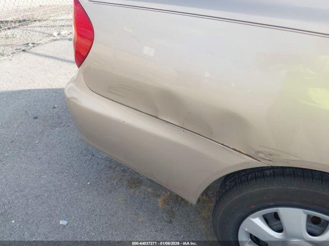 Toyota Camry Le Image 4