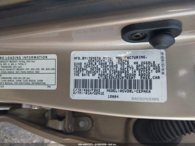 Toyota Camry Le Image 6