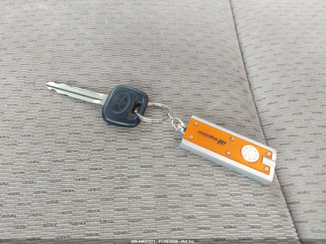 Toyota Camry Le Image 10