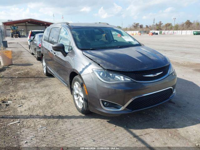  Salvage Chrysler Pacifica